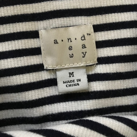 Adorable Off the Shoulder Black & White Top! - Picture 2 of 3